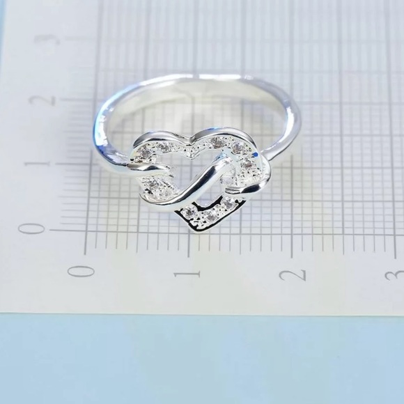 925 Sterling Silver heart ring, size 8 - Picture 6 of 6